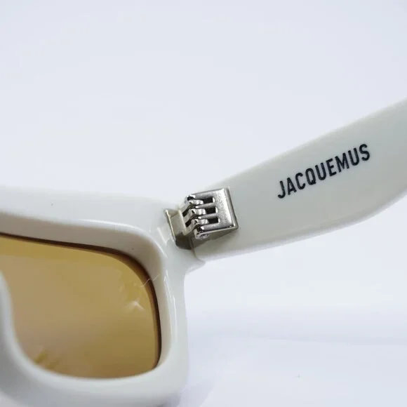 NEW JACQUEMUS SUNGLASSES, WHITE/BROWN WOMEN EYEWEAR JACQUEMUS SALON JAC/62 C3 Jacquemus SALON JAC/62 C3 Sunglasses White Rectangle Frame  main image 3